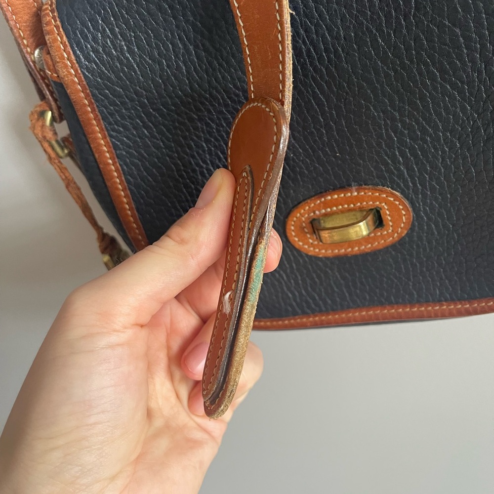 Vintage Dooney & Bourke Navy & Cognac Brown Leather Crossbody Purse - Picture 6 of 9